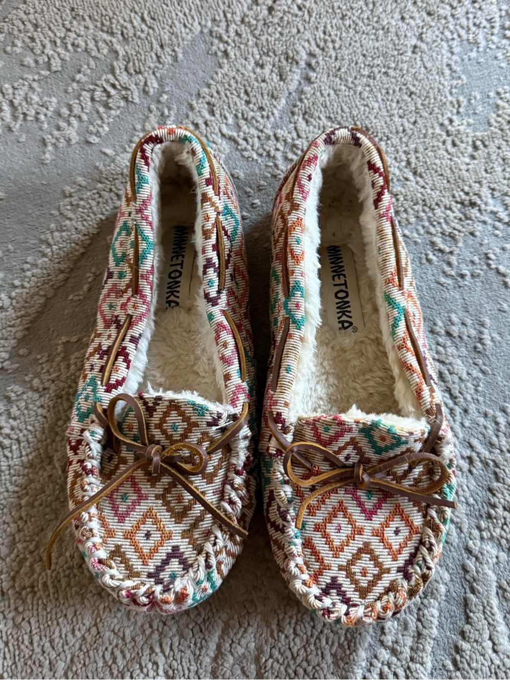 Minnetonka Cally Moccasins Cream Aztec Southwest slippers Fur Lined Size 7